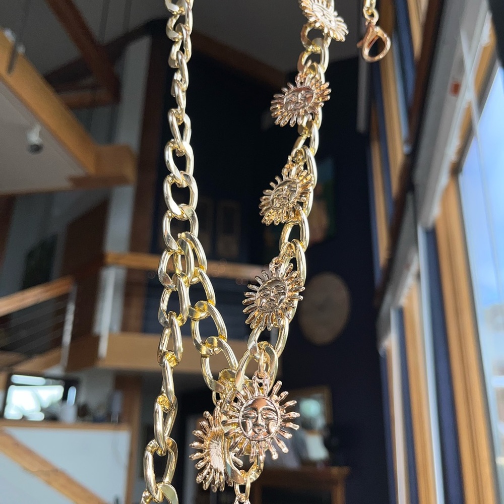 🌞 Sun Gold Chain Belt - Picture 6 of 7
